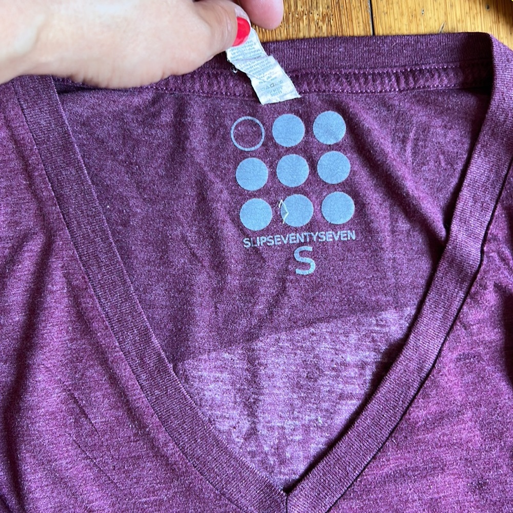 Slip 77 Free Martha’s Vineyard V-Neck T-Shirt - Small - Picture 8 of 10